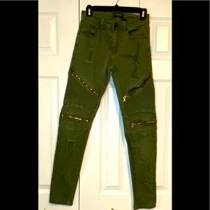 Fashionable straight leg jeans